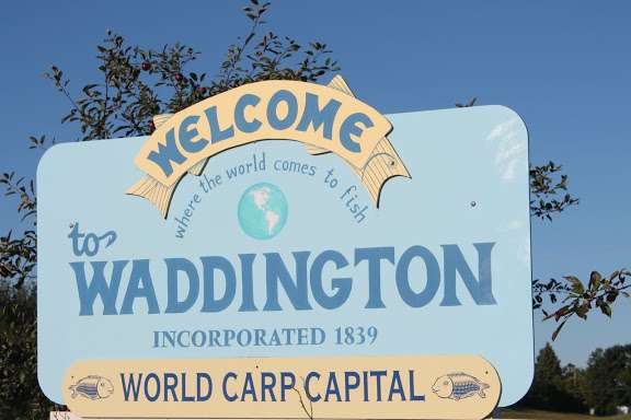 <p>...but stop just short of Canada in the town of Waddington<wbr>, New York...</wbr></p>
