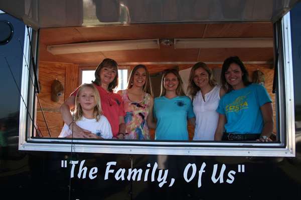 <p>...and the crew are ready to hand out the rods and reels...fr<wbr>om Left to Right, Rylee Cook, Barb Barone, Julie Roumbanis, Ashley Barone, Cara LeDoux and Bobbi Chapman.</wbr></p>
