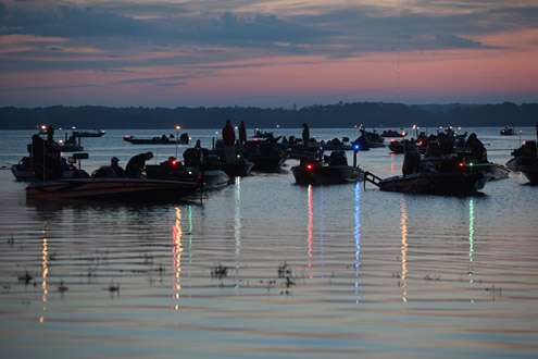 <p>Anglers pack into a calm cove at Oneida Shores Park and wait for the official start of Day Two.</p>
