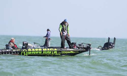 <p>Around the Pelee Island area several anglers shared the same drifts.</p>
