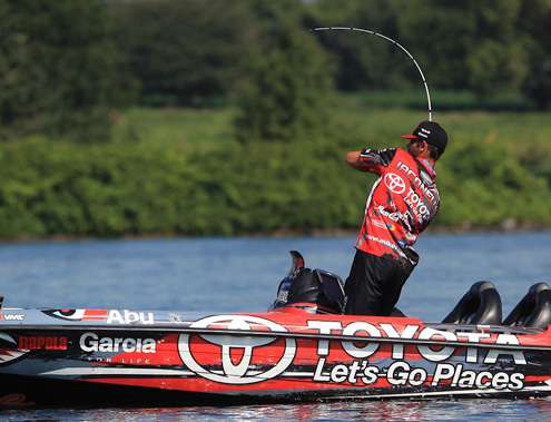 <p>After lining up his waypoints, Iaconelli was quickly battling another bass. </p>
