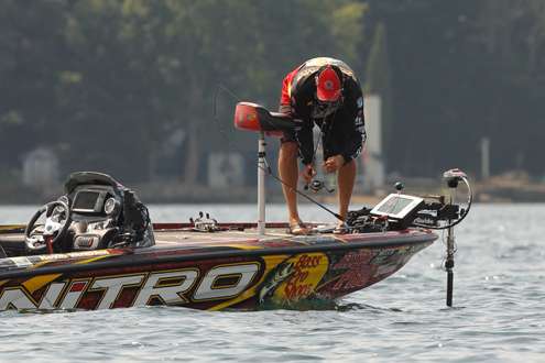 VanDam makes little change on his tackle.