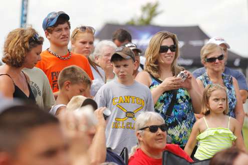 <p>Fans wait for their favorite anglers to weigh-in, some with cameras at the ready.</p>
