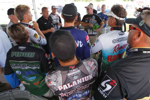 A rule meeting for the top 12 after the weigh in.