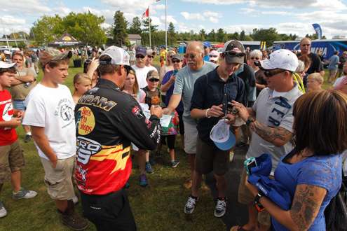 Kevin VanDam was surrounded by the fans.