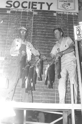 <p>Scott decreed in 1972 that all tournaments would be catch and release affairs. The 1971 Texas Invitational was one of the last in which anglers brought in their catches on stringers.</p>
