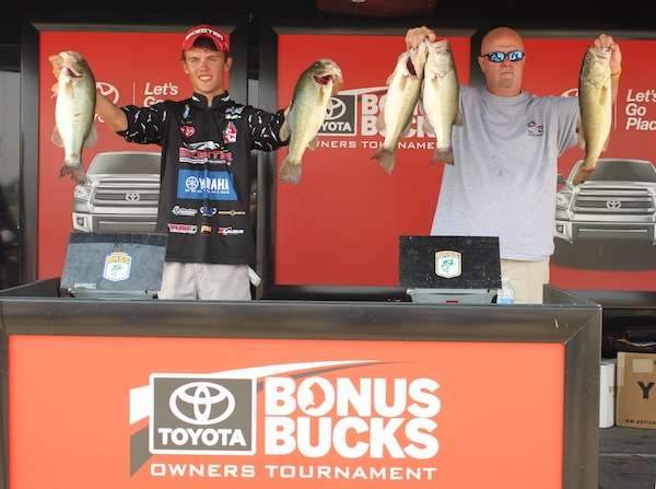 Sam George and Jimmy Carruth brought in the biggest bag of the day weighing 18-10. 