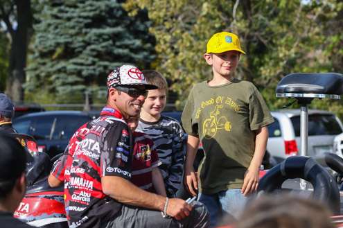 Michael Iaconelli always has time for his young fans.