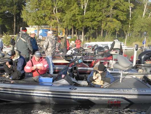 Anglers take advantage of the extra time to rig up options for Plan B, now that the early morning bite is irrelevant.