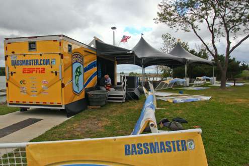The entire field of anglers will fish on Saturday to decide a champion. 