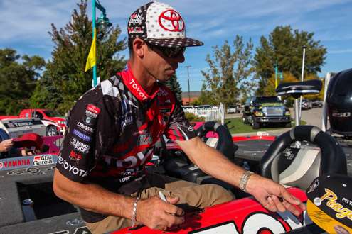 Michael Iaconelli signs a hat for a fan.  