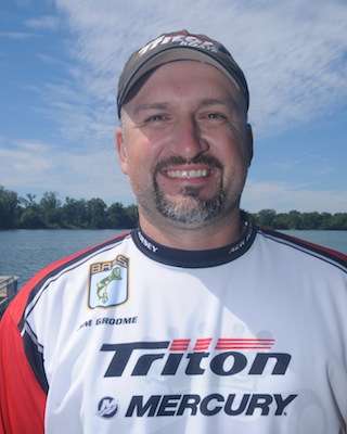 Jim Groome of New Jersey, a father of two, describes himself as a soccer dad. Heâs also a big Green Bay Packers fan, and he likes hunting, too. Groome works as a state correctional officer and is a member of the club Rippin Lipz.