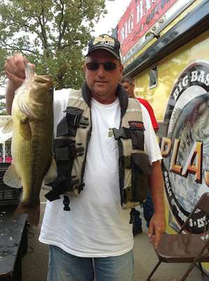 Ron Boshears of Hot Springs, AR weighs in a 3.95
