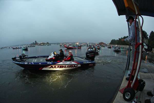 The spotlight shines on Auburn Universityâs Matt Lee. 