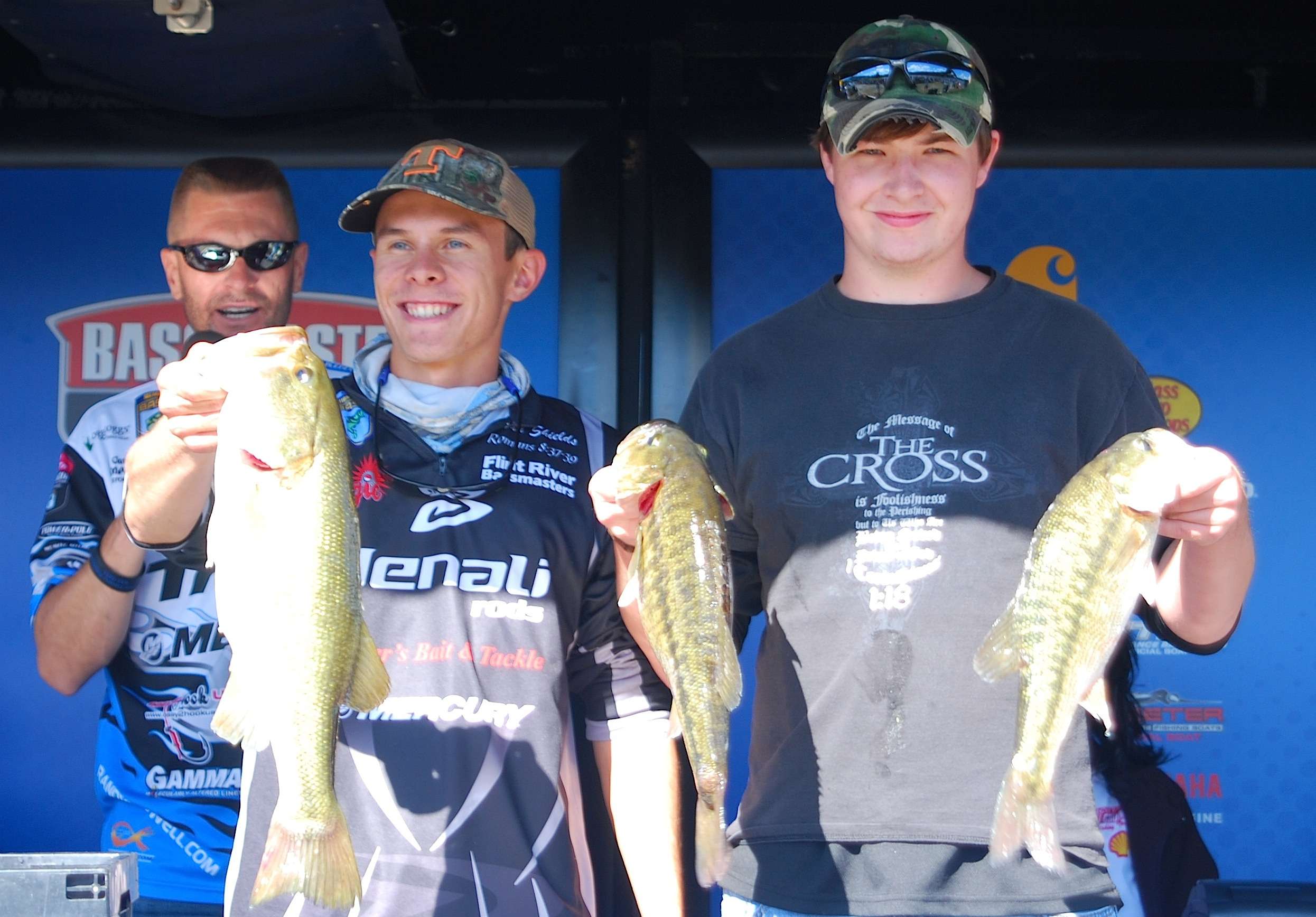 It looked like Ryan Shields and Austin Hale of Hazel Green was going to run away with 1st place after they showed off 14.37 pounds of bass. They finished 2nd.