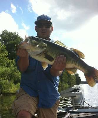 Lance Shelley's fall best is this 9 1/2-pound largemouth bass caught on Oct. 5, 2013. 