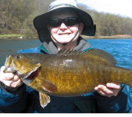 <b>Virginia Sue Martin</b>
6 pounds
Allegheny River, Pa.
4-inch Galidaâs Grubz on a 1/4-ounce roundball jig (skipjack)
