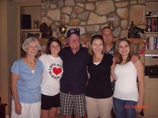 <p>
	"Thanks, Dad!" says Tom Branch Jr., his siblings and his mom to Tom Branch Sr.</p>
