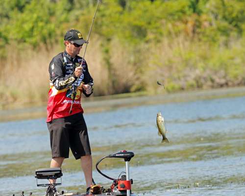 <p><strong>Heat</strong></p> <p> </p> <p>Kevin VanDam: When itâs really hot, bass move to shade and current. Itâs a great time to fish moving water and boat docks. And when it gets uncomfortable, Iâll jump in the water to cool off or go for a fast boat ride!</p> 