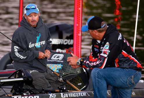 Elite Series pros Jeff Kriet and Russ Lane visit before launch time.