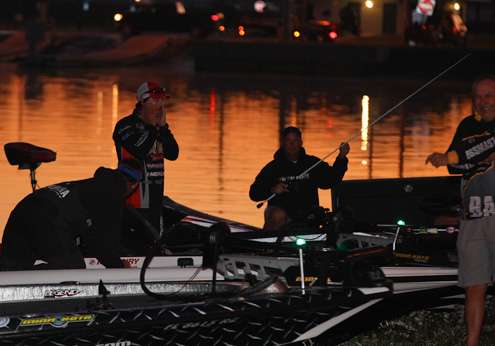 Anglers make final preparations before the final day launch. 