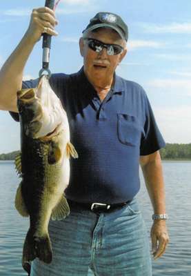 Larry Lienesch
10 pounds, 9 ounces
Lake Hatchineha, Fla.
8-inch wild shiner