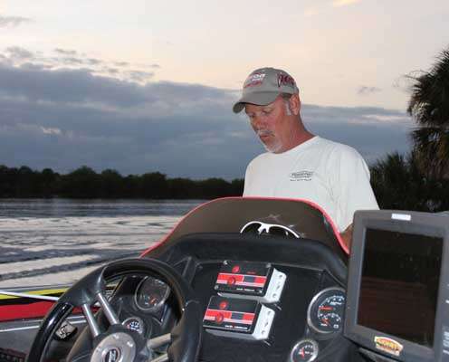 <p>Boyd Duckett now calls Guntersville home. Though he's had his struggles in Florida in the past, the 2007 Classic champ is fighting to get back to the big dance rather than watch it from his back deck. He says that 61 pounds should be enough to win.</p>
