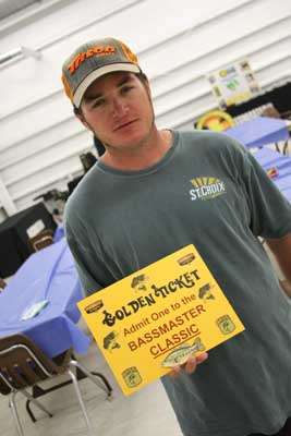 Derek Remitz has been working with his friend and Florida bassin' superstar Bobby Lane to figure out Okeechobee's bass. 