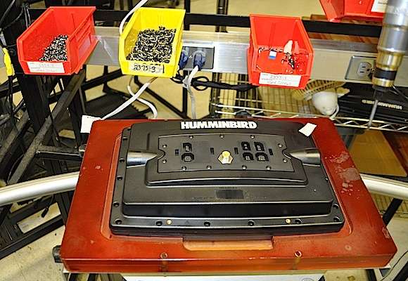This is a fishfinder assembly in a moving tray, configured to optimize handling and efficiency.
