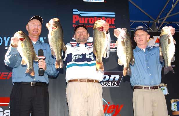 <p>Big catches on Guntersville are common. In 2004, two-time Classic champ George Cochran won a Bassmaster Tour event with 99-10. That's about as close to 100 pounds as you can get.</p>
