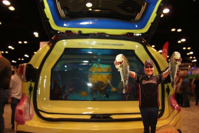 Talk about cool Outdoor Expo show exhibits! Check this out; itâs a several hundred-gallon aquarium with a SpongeBob theme and live saltwater fish built inside a Toyota Highlander.