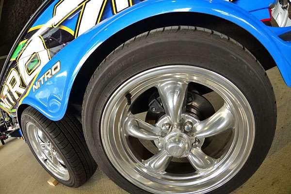 Ott DeFoeâs Nitro has the same American Racing wheels as Eversâ.