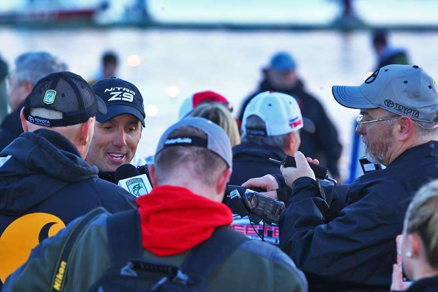Edwin Evers does an interview with Dave Mercer that went out on the Bassmaster live feed.