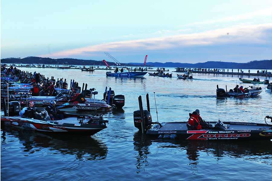 The competitors begin to head out onto Lake Guntersville.