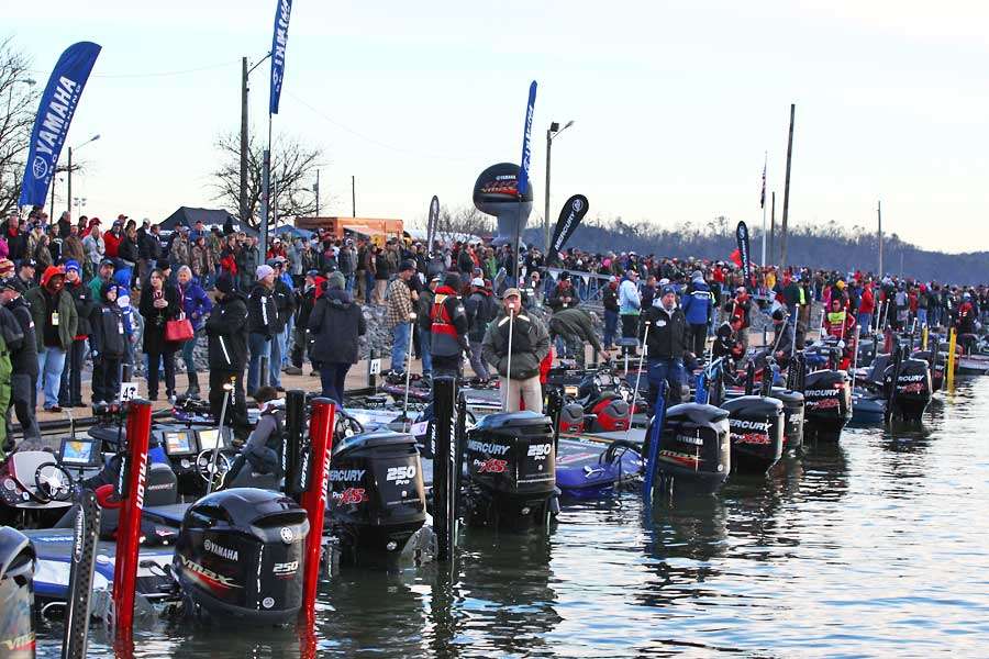 It wasn't long before all the anglers were lined up at the dock.