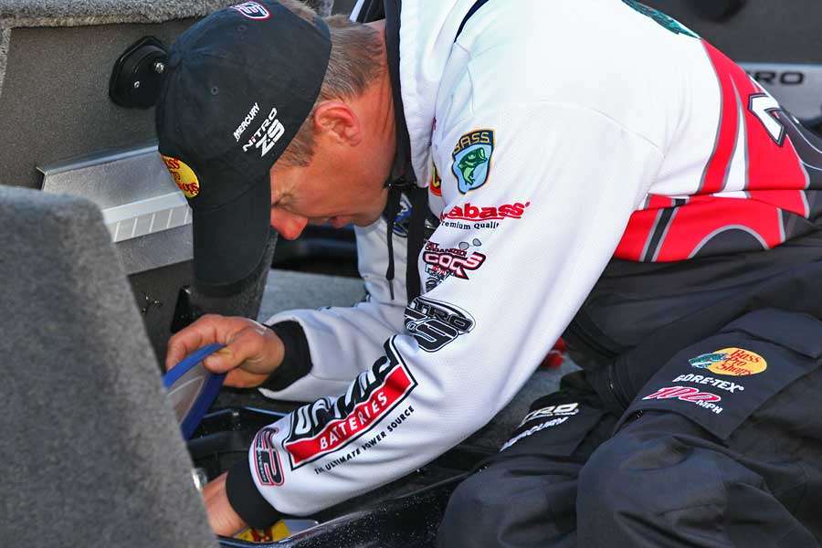 Edwin Evers is digging for what very well might be the winning Classic bait.
