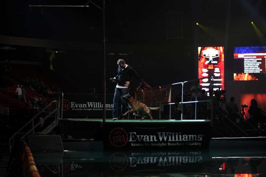 Free pre-weigh-in entertainment included The Evan Williams Bourbon Classic Warm-Up, featuring the Super Retriever Dock Dogs.