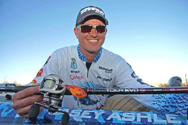 <p><strong>One thing Quantum pro Casey Ashley says he did right yesterday:</strong></p>
<p>He caught 23 pounds and landed in 4th place after Day 1: âI stuck with the same bait all day long â a red/orange lipless crankbait.â</p>
