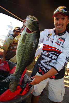 <p><strong>6. What's the biggest bass you've ever caught?</strong></p>
<p>I've caught six or seven 10-pound largemouths, including at least three that weighed 10 pounds, 9 ounces â one on Lake Amistad, one on Falcon Lake and one in Florida.</p>
