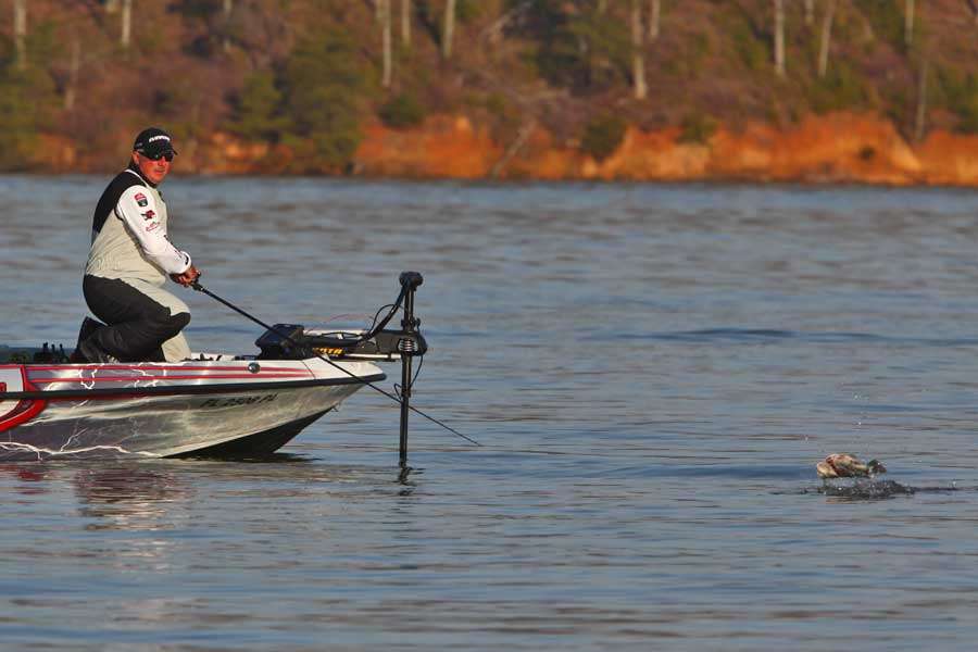 5th: Randall Tharp fished main lake points and ridges with milfoil and eelgrass. Key depth was 4 to 10 feet. His main bait was a 1/2-ounce XCalibur XR50 lipless crankbait (royal shad), and his main weapon was understanding how staging fish behave on Guntersville.