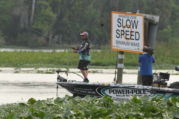 Follow leader Chris Lane as he takes on Day 3 of the Bassmaster Elite at St. Johns River in Palatka, FL.