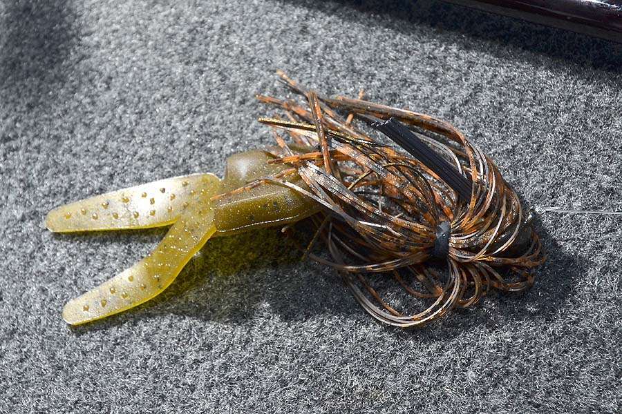 On the final day of the Guntersville Classic, Tharp dressed a 4x4 Randall Tharp Signature Series Jig in the Golden Craw color with a Zoom Chunk and pitched it into wood cover. He lost a huge bass that could have put him over the top.