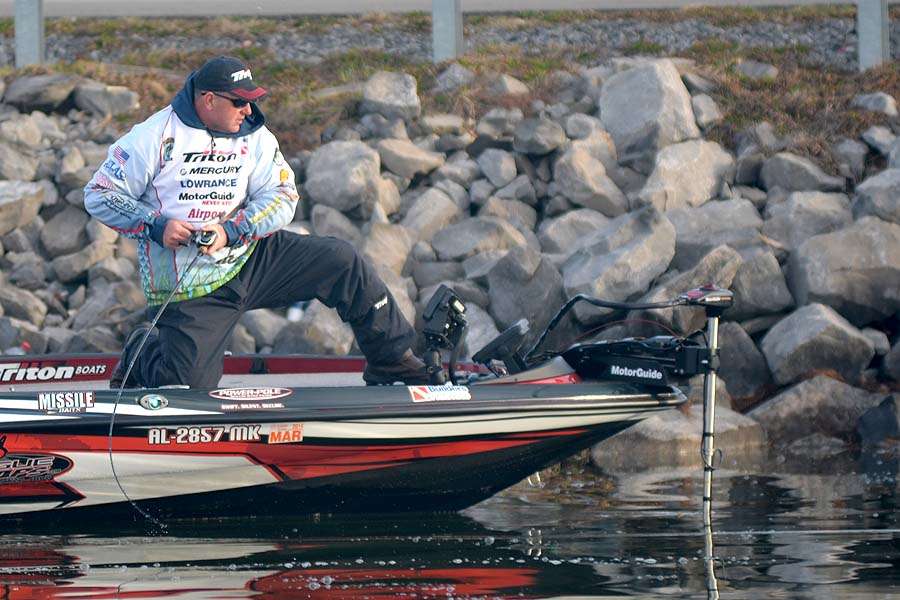 24th: The B.A.S.S. Nation's Coby Carden fished shallow stumps and grass in the backs of creeks. The fish changed every day, but he ended up figuring out that he couldn't fish shallow enough. His main bait was a 1/2-ounce Stan Sloan spinnerbait (firetiger).
