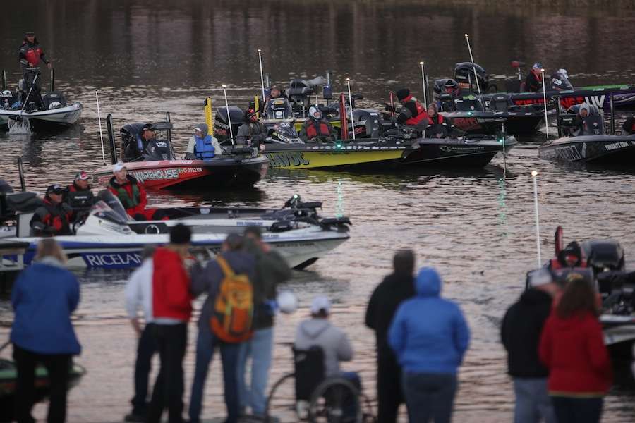 The remaining Elite anglers wait their turn.