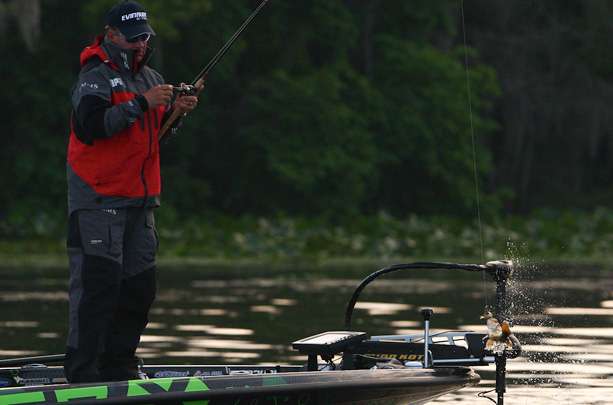 Take a look at Davy Hite in action on the final day of the Bassmaster Elite at St. Johns River.