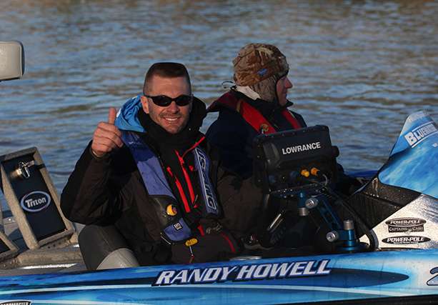 2014 Bassmaster Classic champion Randy Howell gives a thumbs up as he gets set to hit the water.