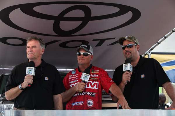The Hooked Up! crew today consists of Tommy Sanders, Cliff Prince, and Mark Zona.