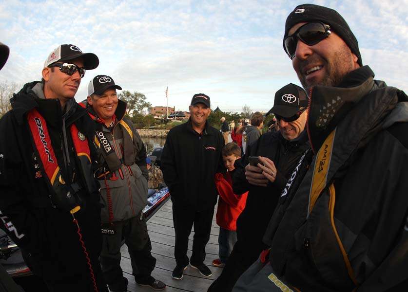 Kevin VanDam, Terry Scroggins, Cliff Prince, Dave Mercer and Gerald Swindle engage in a little dock talk. The main topic of conversation in this group was what's for dinner at Terry Scroggins' place. Look in BassCam for a video of it. 