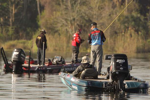 The Elites took St. Johns River by storm on Day 1 of the Bassmaster Elite event in Palatka, Fla. 