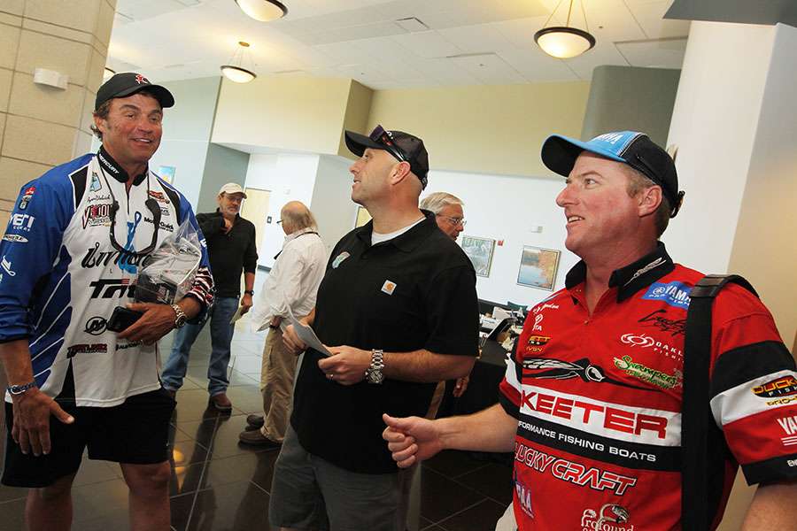 Byron Velvick, who is back with the Elites in 2014, enjoys a conversation with Kelly Jordon and Dave Mercer.